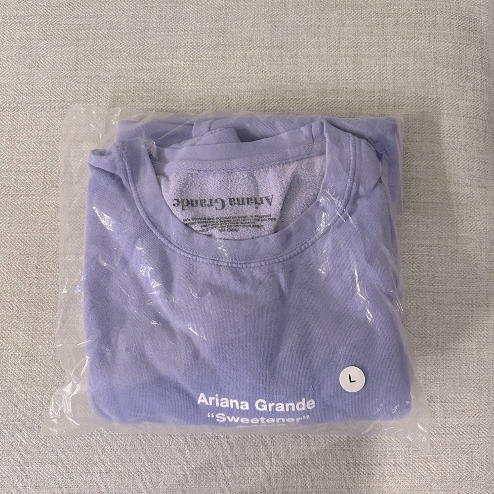 Sweetener Crewneck - Picture 3 of 6